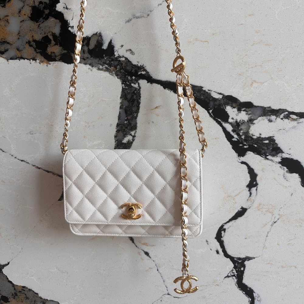 FULL SET - CHANEL 2WAY WOC Pearly White Grained Calfskin & Gold HW (24S) - Picture 10 of 13
